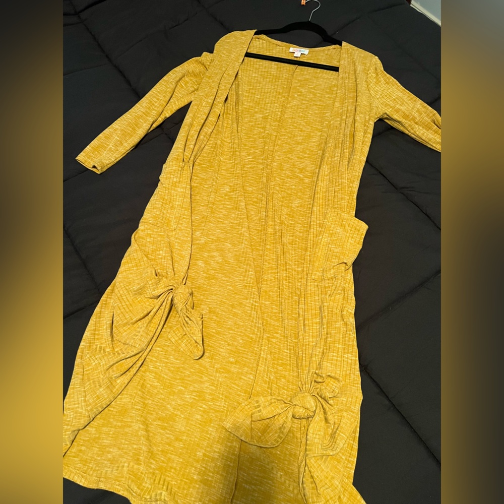 LuLaRoe Sarah cardigan size small gold and white woven calf length